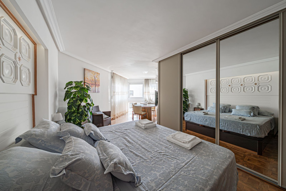 1 Bed Apartment for sale in Marbella Costa Del Sol, Málaga, Spain