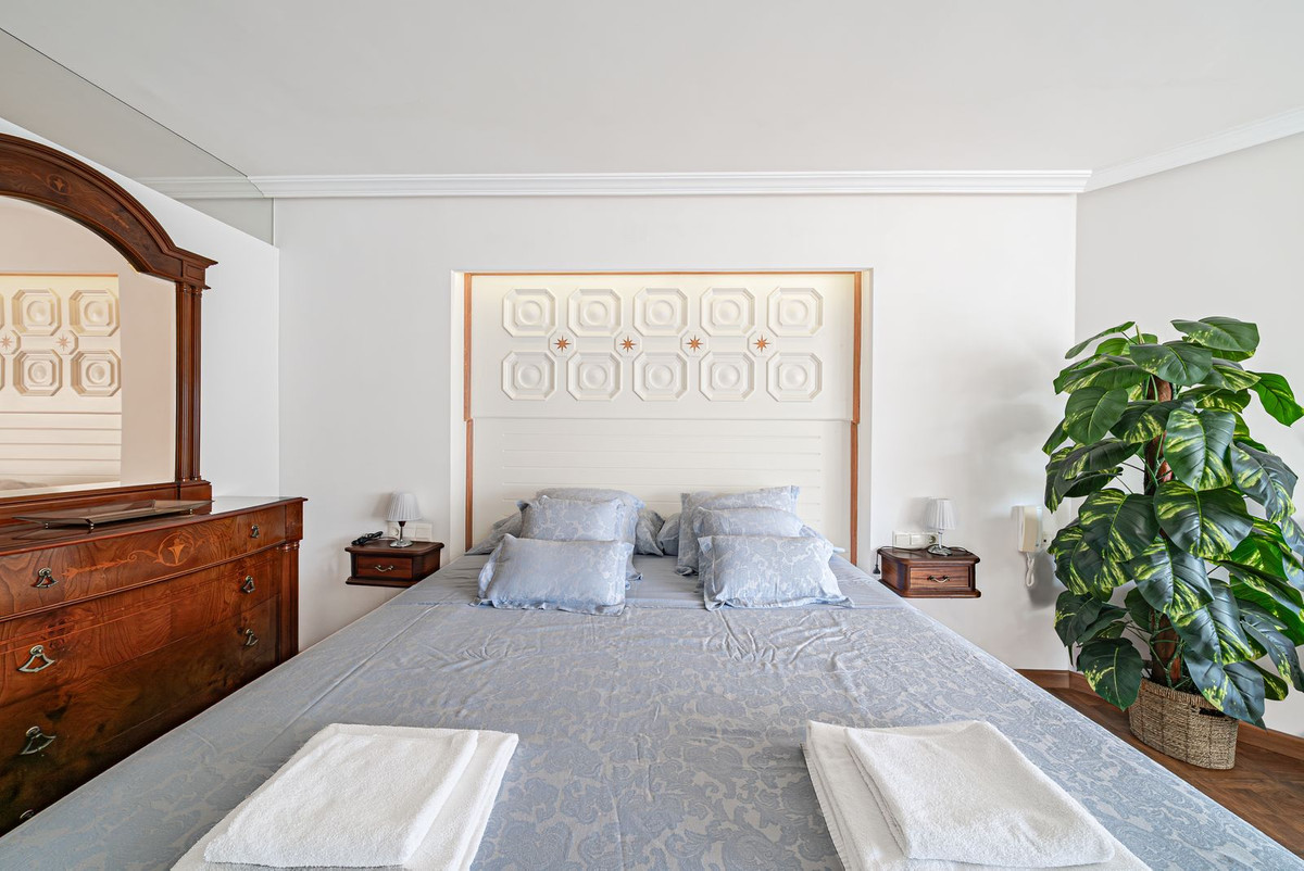 1 Bed Apartment for sale in Marbella Costa Del Sol, Málaga, Spain