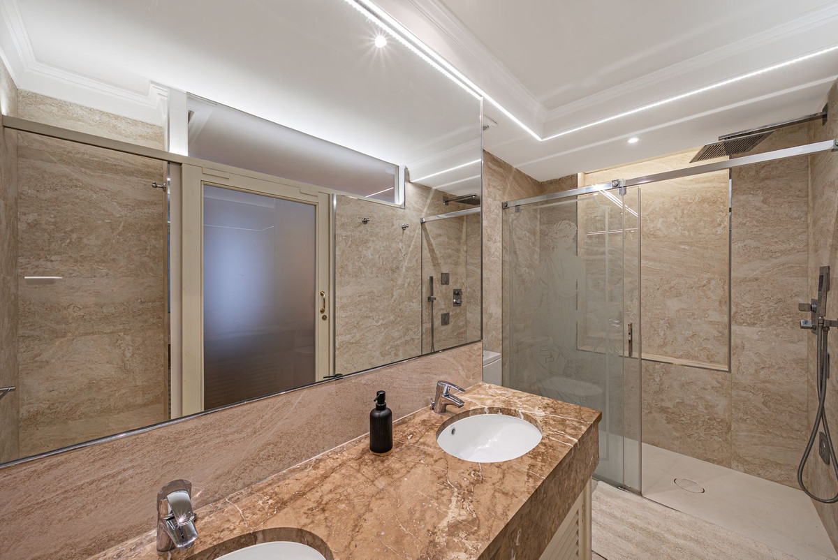 1 Bed Apartment for sale in Marbella Costa Del Sol, Málaga, Spain