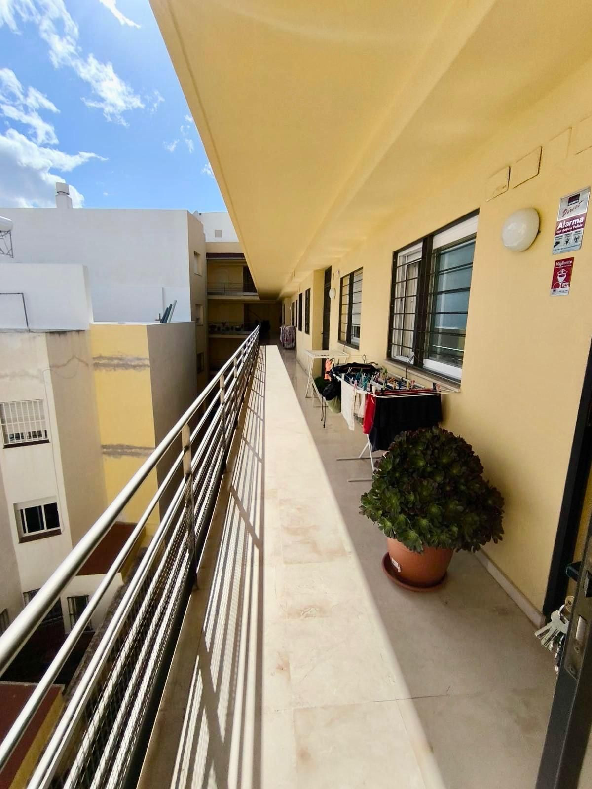 Se vende Apartamento Planta Media de 2 dormitorios en Costa Del Sol, Málaga, España