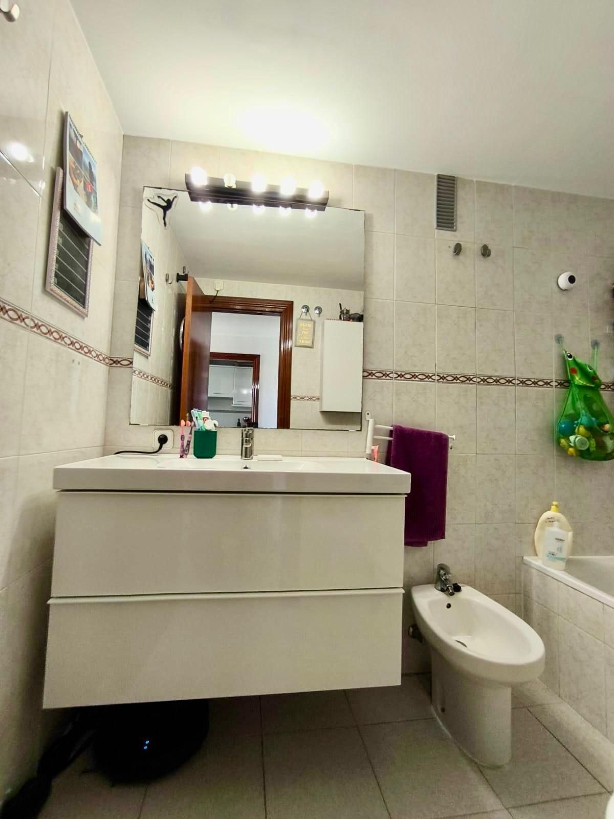 Se vende Apartamento Planta Media de 2 dormitorios en Costa Del Sol, Málaga, España