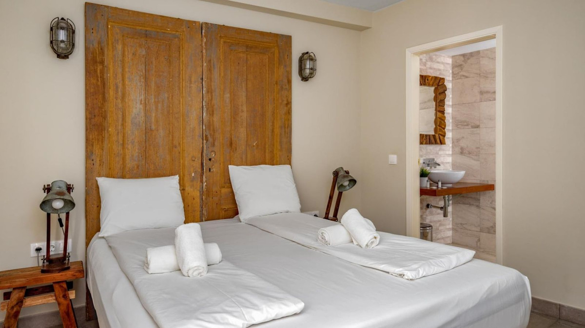 2 Bed Apartment for sale in Fuengirola Costa Del Sol, Málaga, Spain