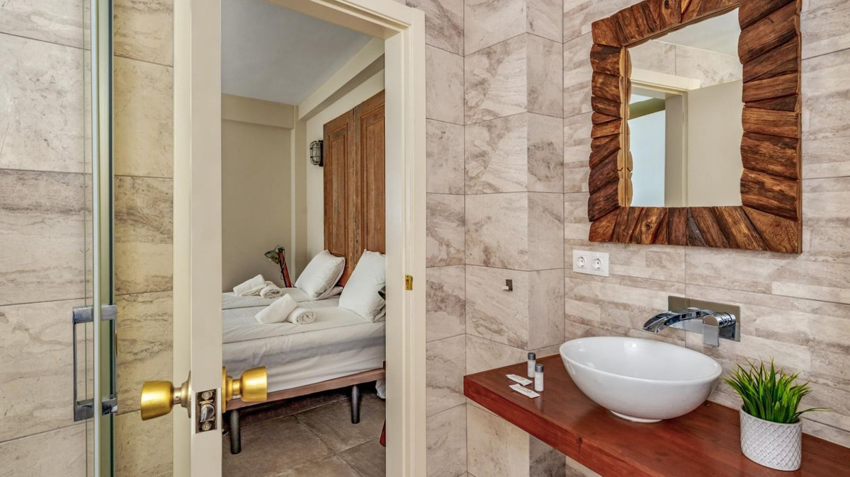 2 Bed Apartment for sale in Fuengirola Costa Del Sol, Málaga, Spain