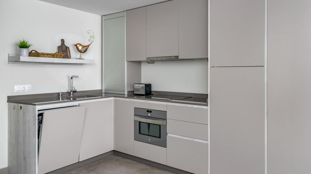 2 Bed Apartment for sale in Fuengirola Costa Del Sol, Málaga, Spain