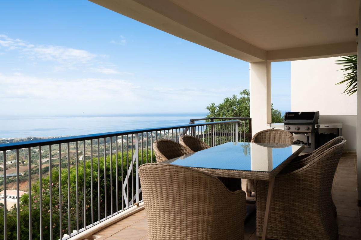 3 Bed Apartment for sale in Altos De Los Monteros Costa Del Sol, Málaga, Spain
