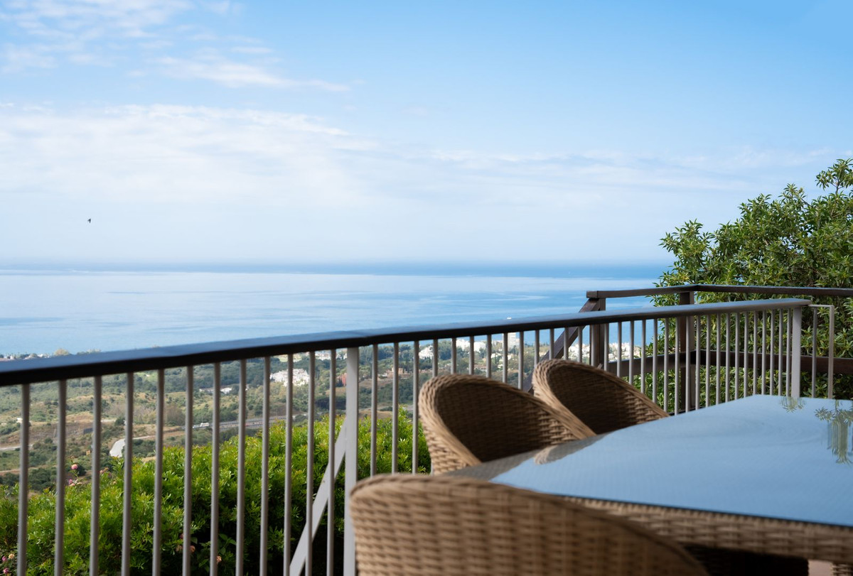 3 Bed Apartment for sale in Altos De Los Monteros Costa Del Sol, Málaga, Spain
