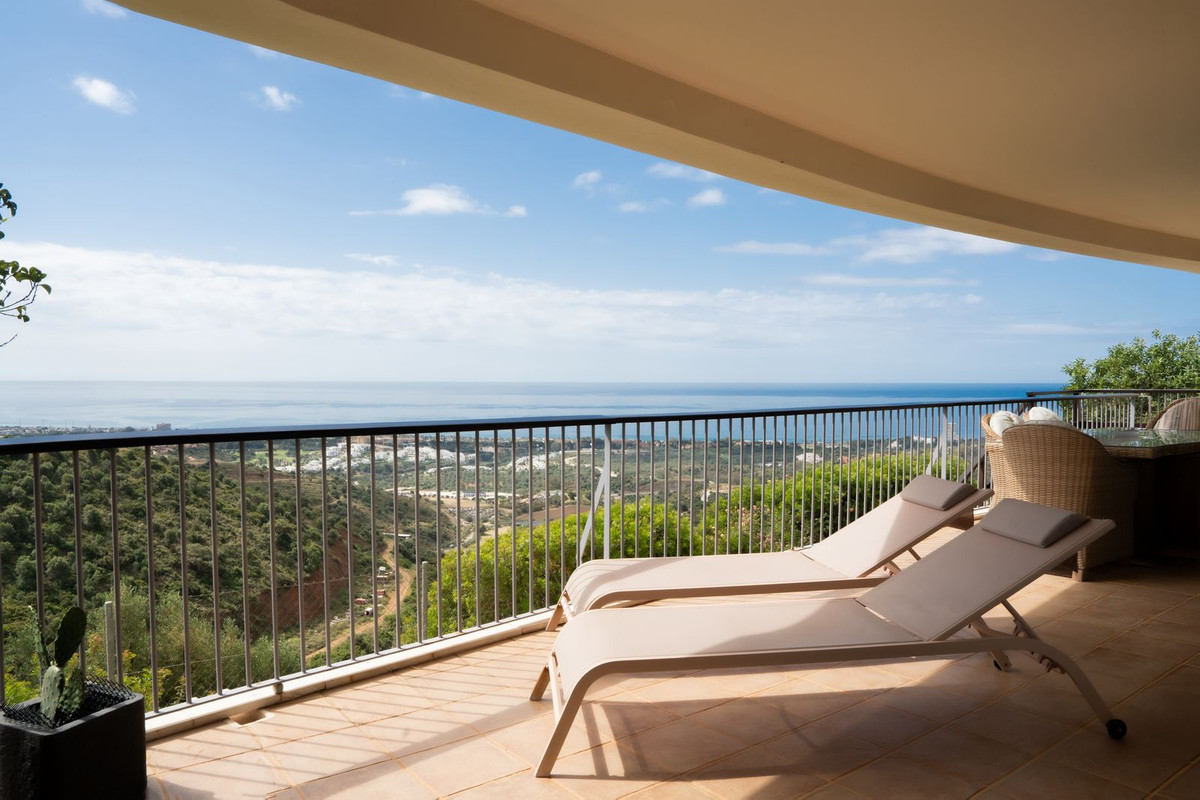 3 Bed Apartment for sale in Altos De Los Monteros Costa Del Sol, Málaga, Spain