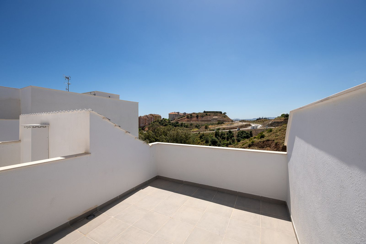 3 Bed Apartment for sale in Torreblanca Costa Del Sol, Málaga, Spain