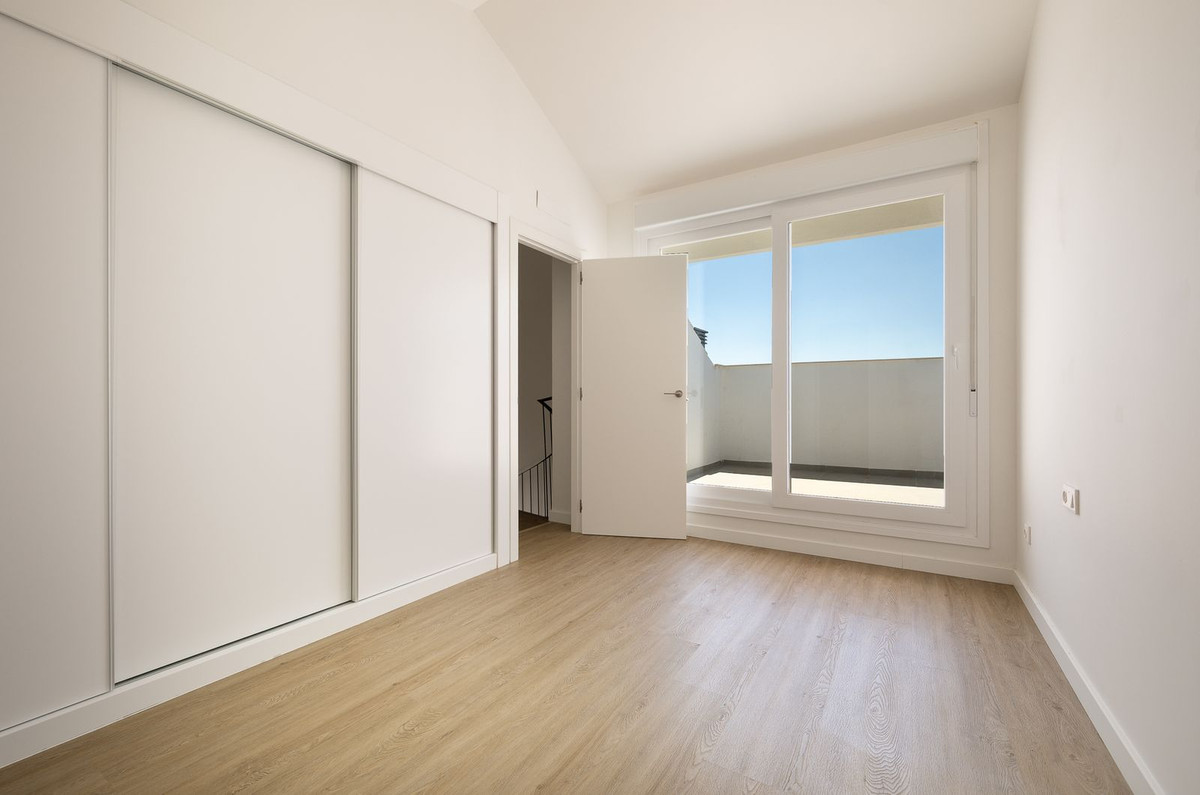 3 Bed Apartment for sale in Torreblanca Costa Del Sol, Málaga, Spain