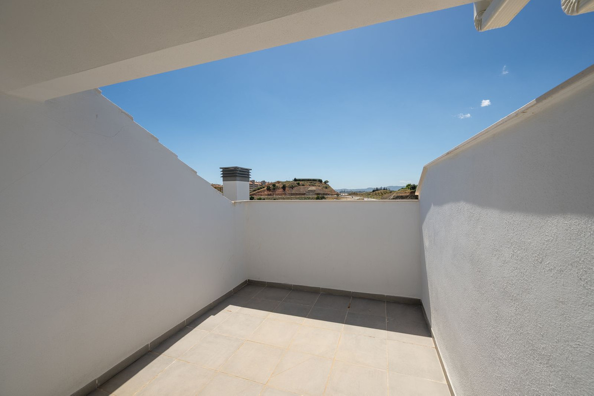 3 Bed Apartment for sale in Torreblanca Costa Del Sol, Málaga, Spain