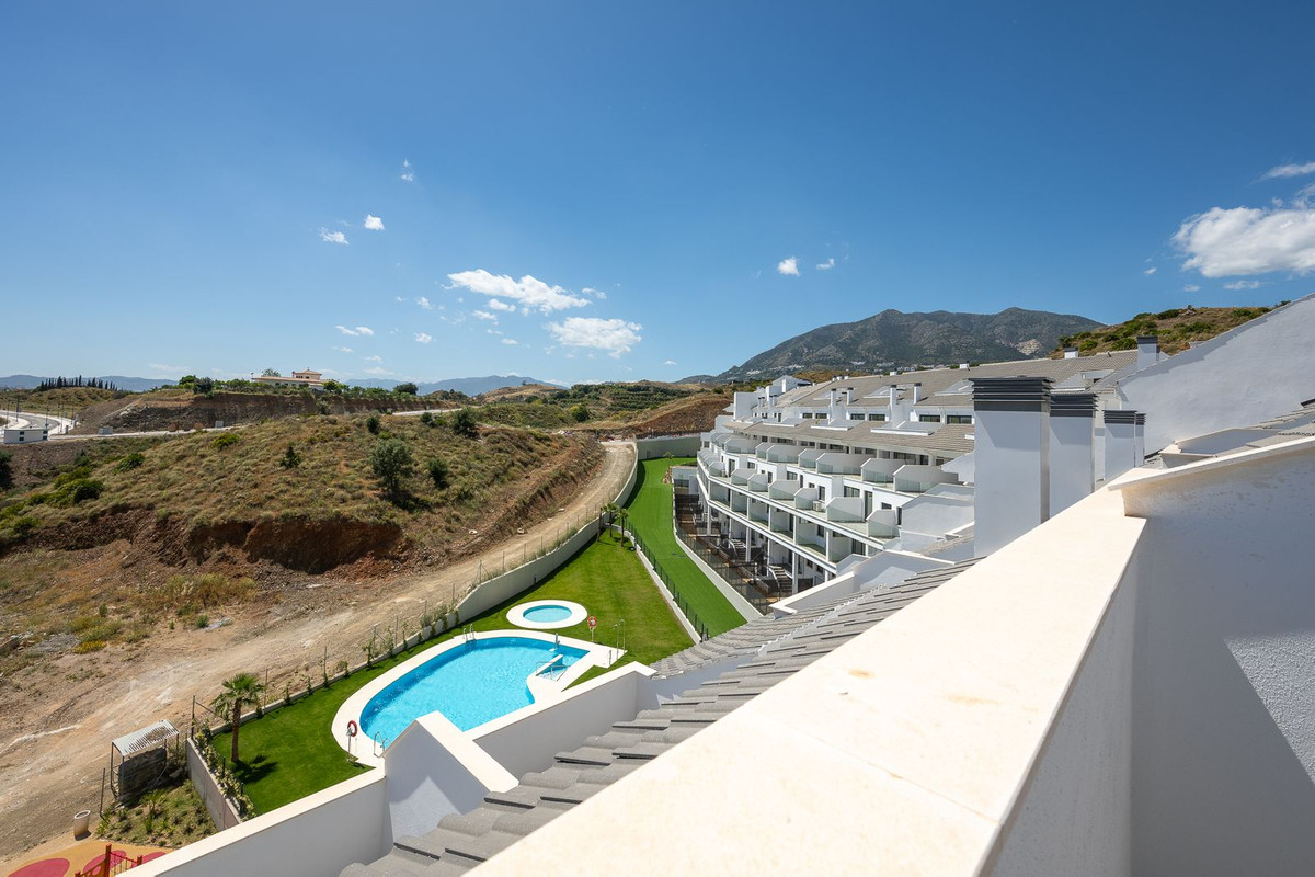 3 Bed Apartment for sale in Torreblanca Costa Del Sol, Málaga, Spain