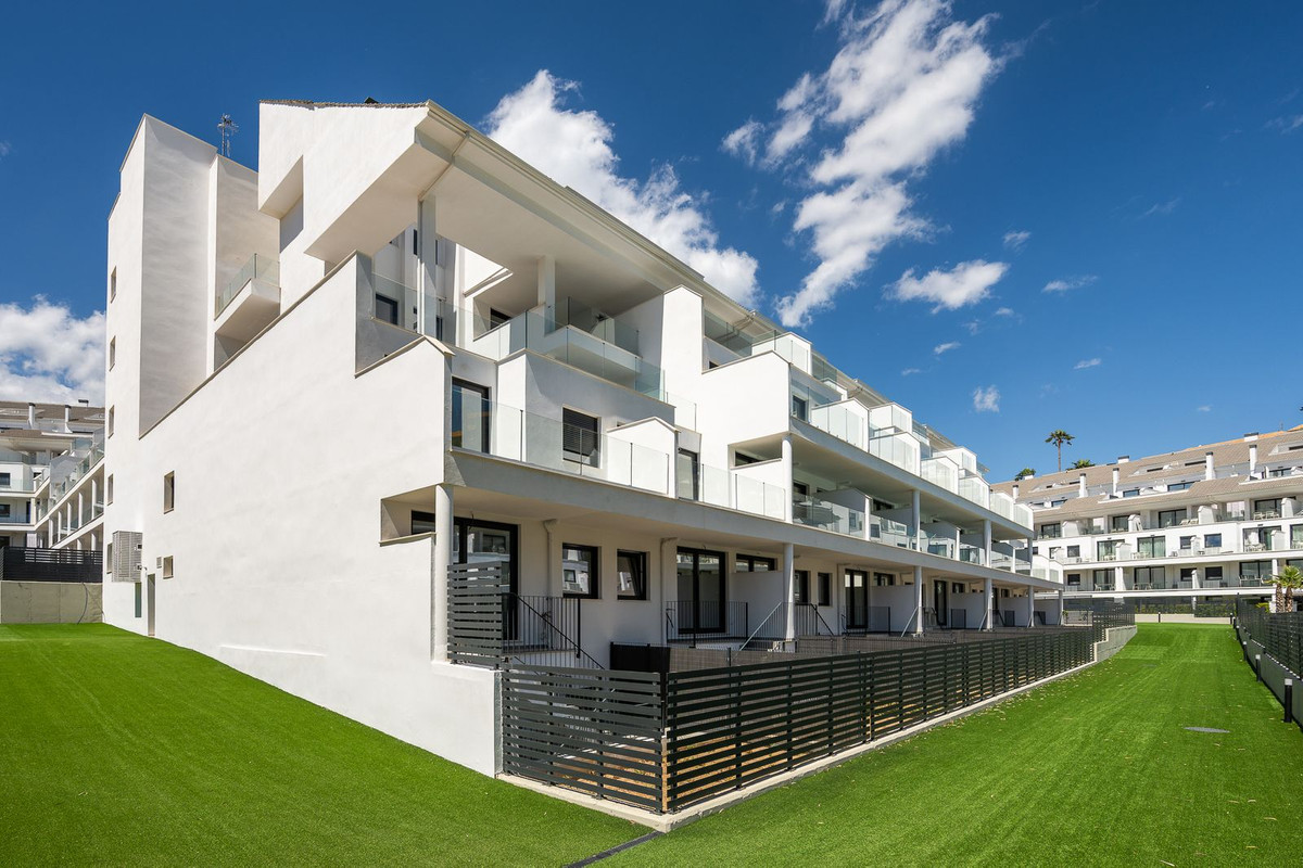 3 Bed Apartment for sale in Torreblanca Costa Del Sol, Málaga, Spain
