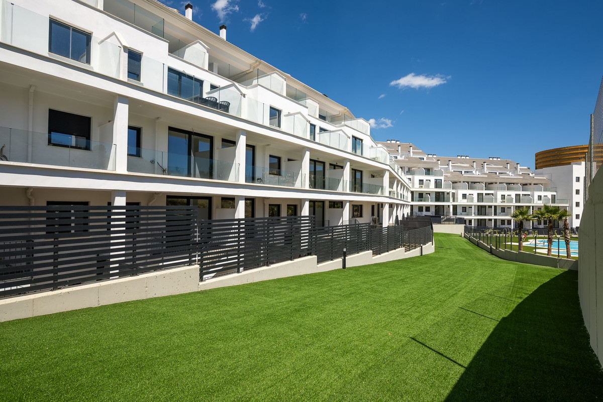 3 Bed Apartment for sale in Torreblanca Costa Del Sol, Málaga, Spain