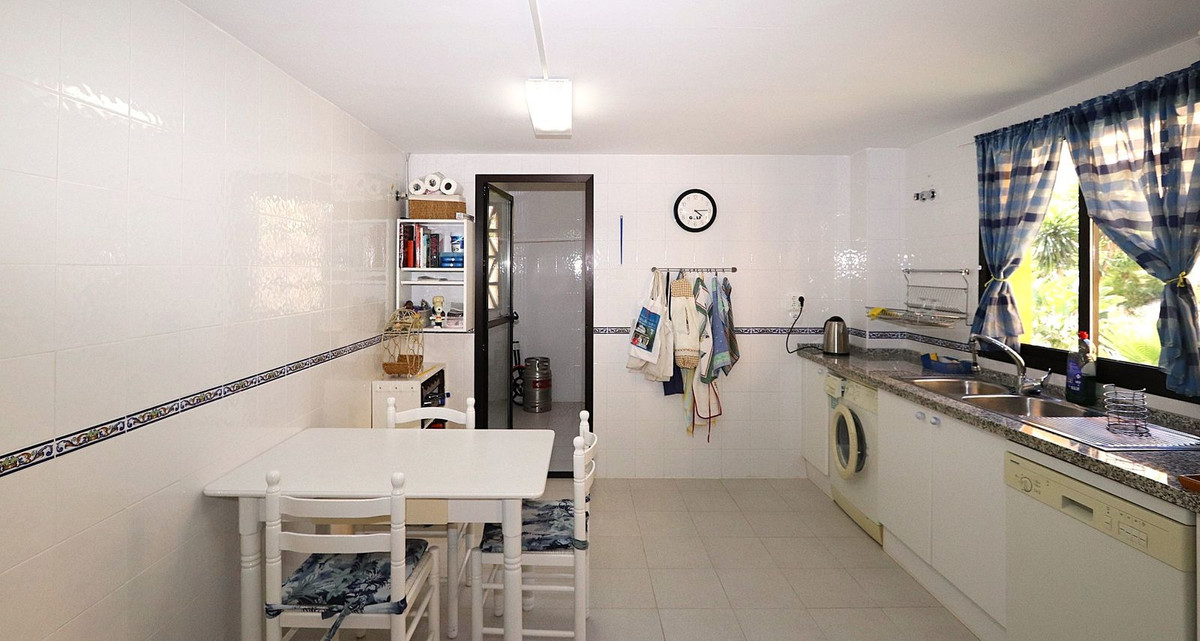 Se vende Apartamento Planta Media de 3 dormitorios en Costa Del Sol, Málaga, España