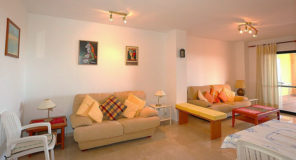 Se vende Apartamento Planta Media de 3 dormitorios en Costa Del Sol, Málaga, España