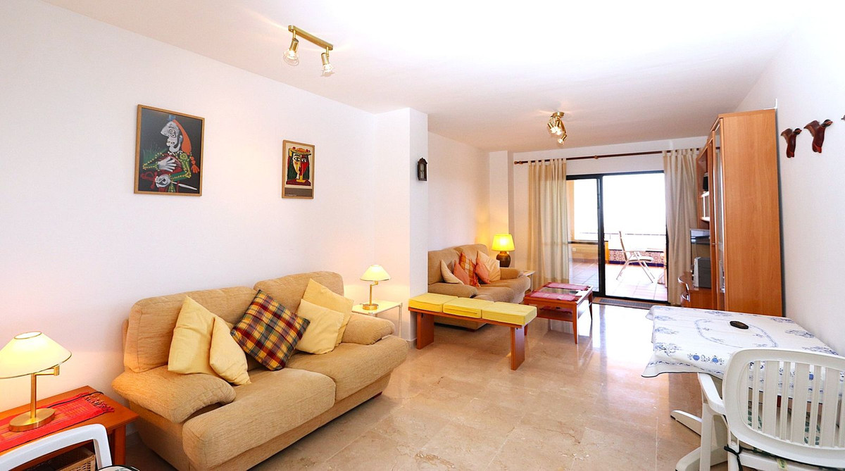 Se vende Apartamento Planta Media de 3 dormitorios en Costa Del Sol, Málaga, España