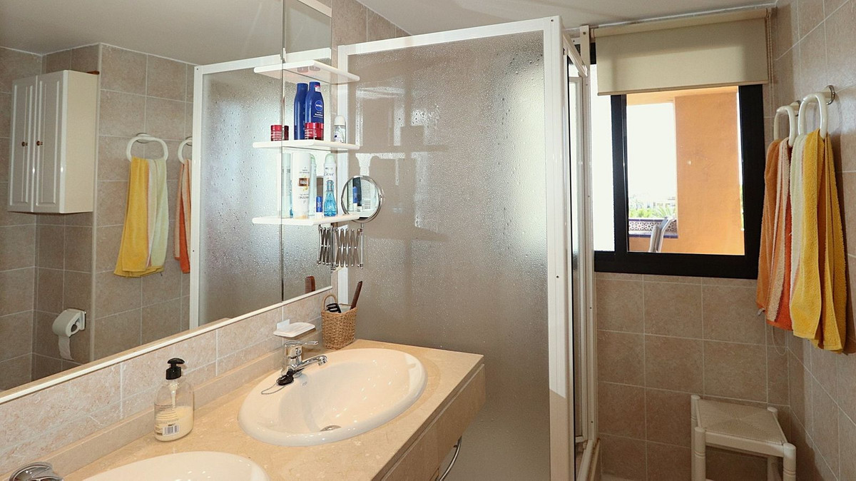 Se vende Apartamento Planta Media de 3 dormitorios en Costa Del Sol, Málaga, España