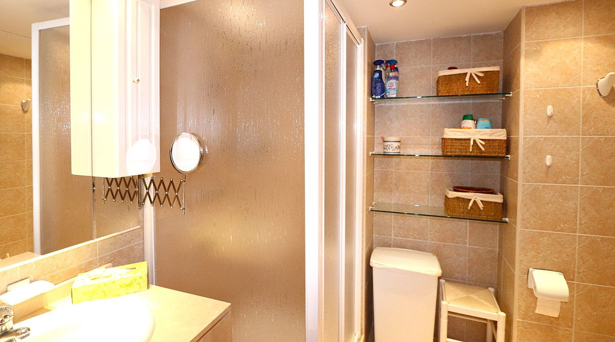 Se vende Apartamento Planta Media de 3 dormitorios en Costa Del Sol, Málaga, España