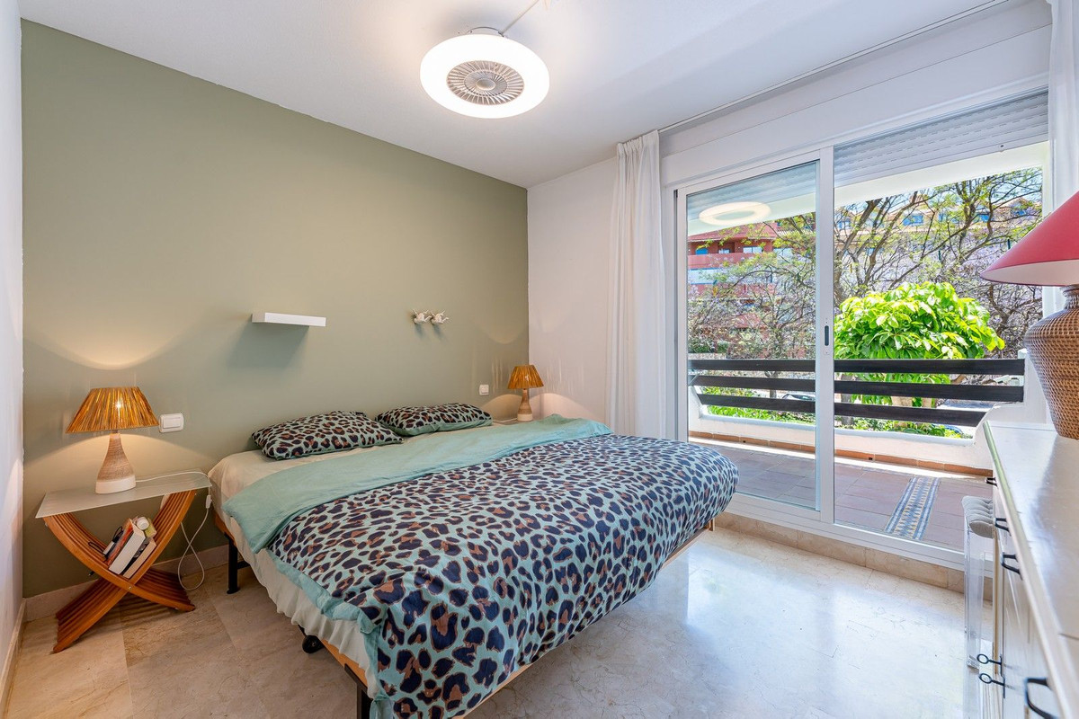 Se vende Apartamento Planta Baja de 3 dormitorios en Costa Del Sol, Málaga, España