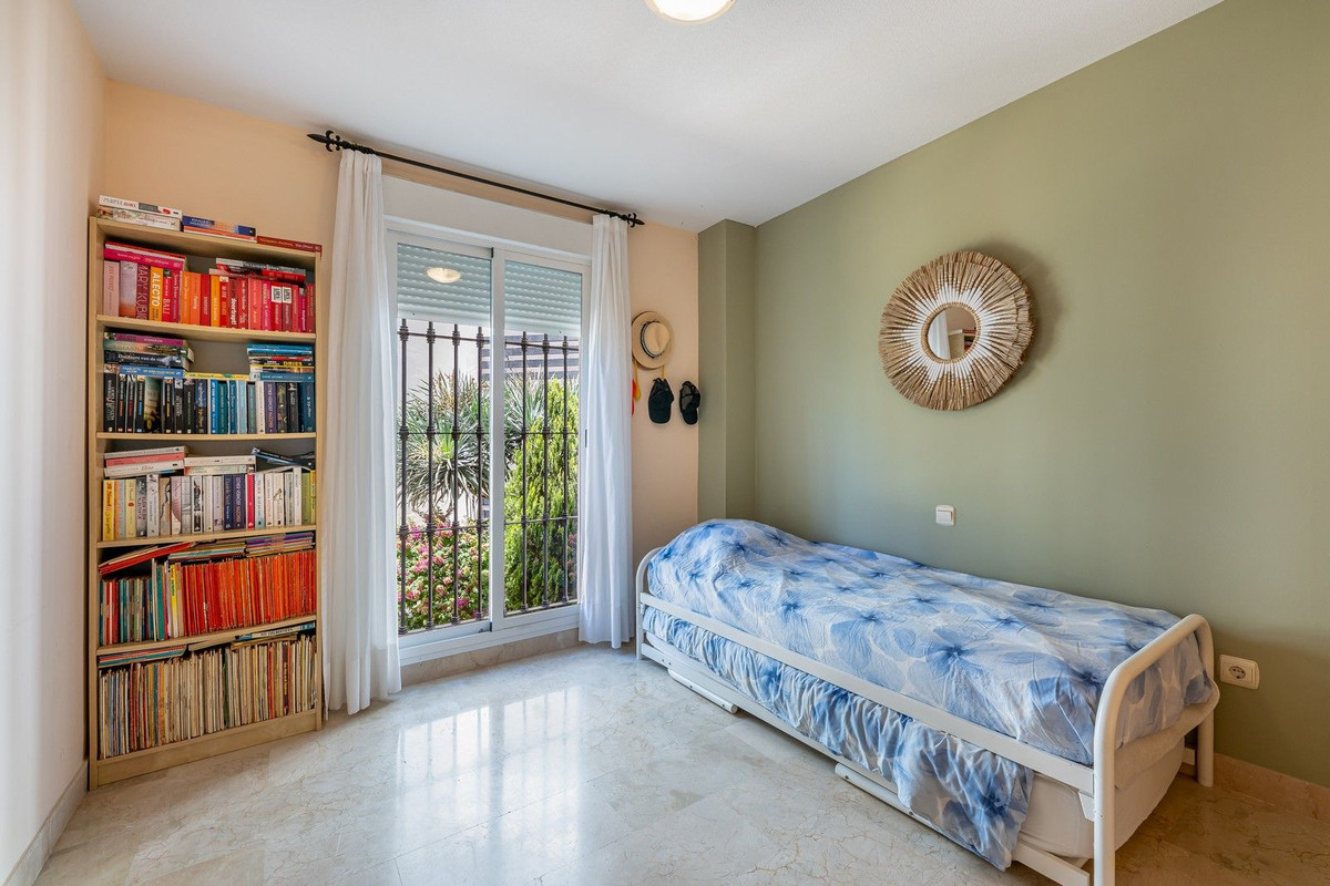 Se vende Apartamento Planta Baja de 3 dormitorios en Costa Del Sol, Málaga, España