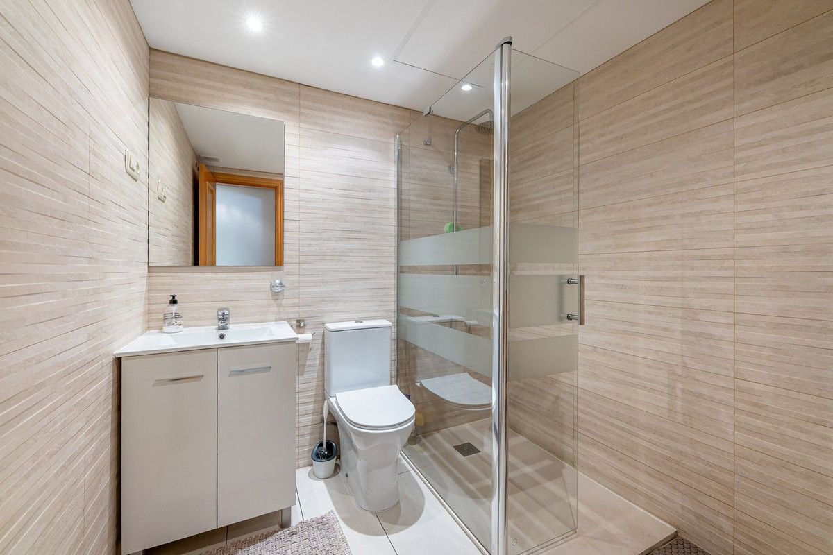 Se vende Apartamento Planta Baja de 3 dormitorios en Costa Del Sol, Málaga, España