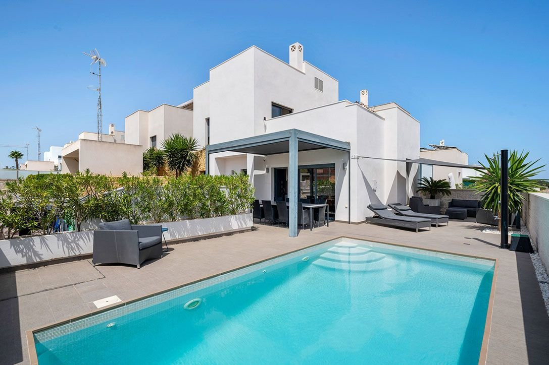 Se vende Villa - Chalet de 3 dormitorios en Costa Blanca, Alicante, España