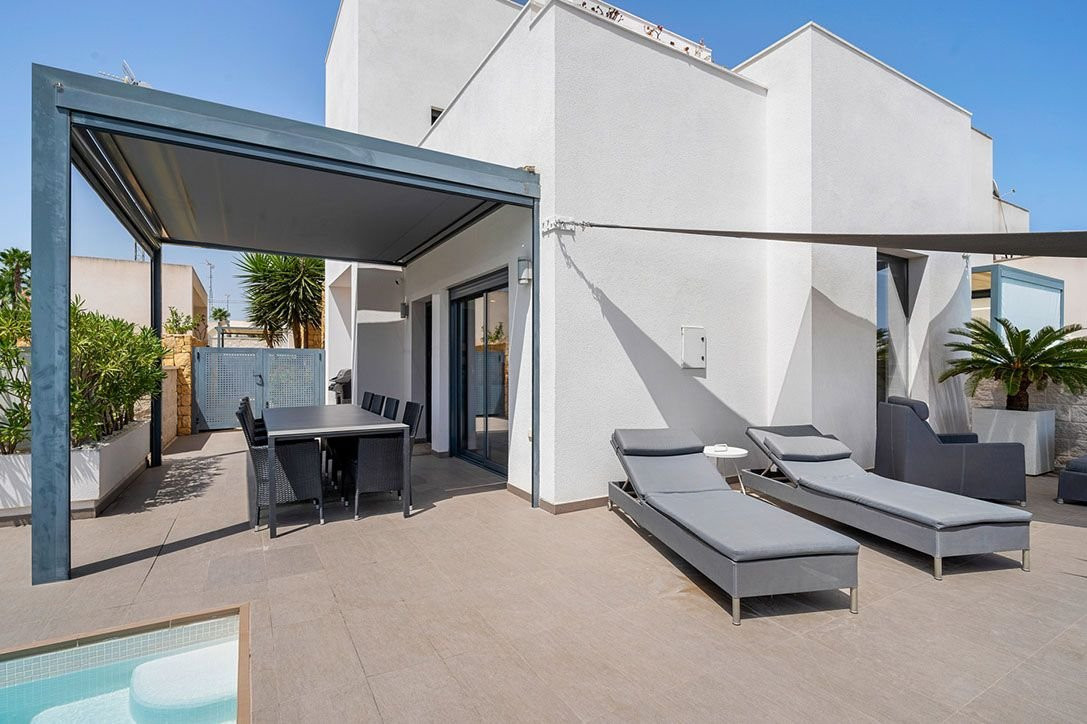 Se vende Villa - Chalet de 3 dormitorios en Costa Blanca, Alicante, España