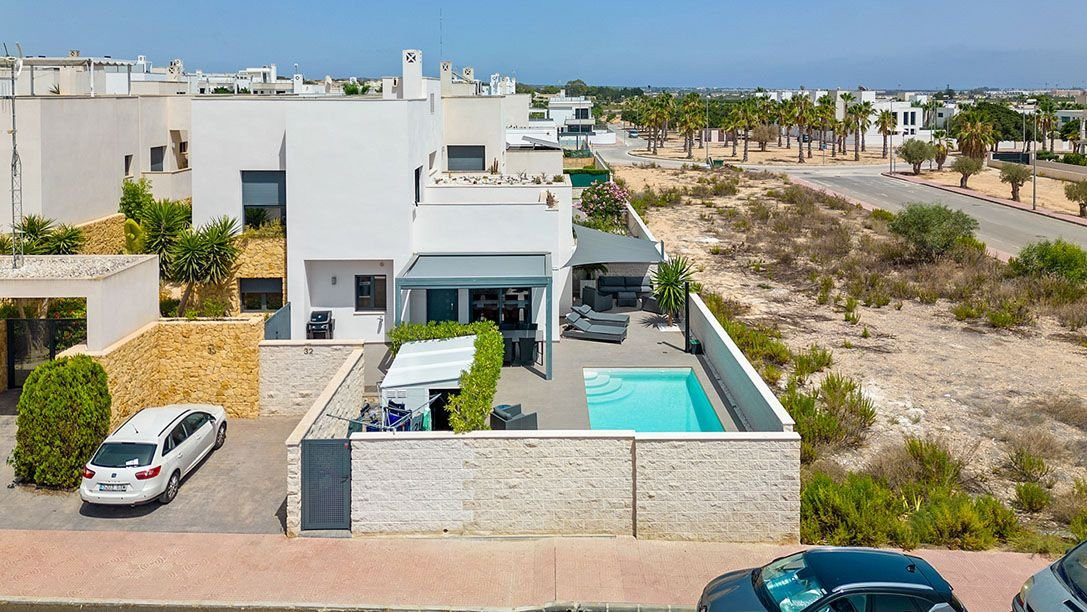Se vende Villa - Chalet de 3 dormitorios en Costa Blanca, Alicante, España
