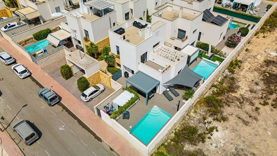 Se vende Villa - Chalet de 3 dormitorios en Costa Blanca, Alicante, España
