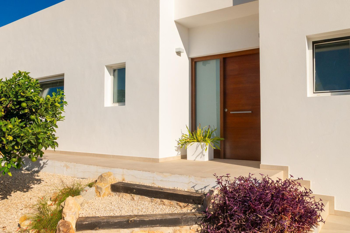 4 Bed Townhouse for sale in Calpe Costa Blanca, Alicante, Spain