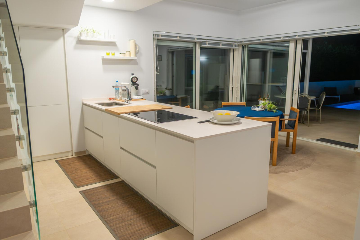 4 Bed Townhouse for sale in Calpe Costa Blanca, Alicante, Spain