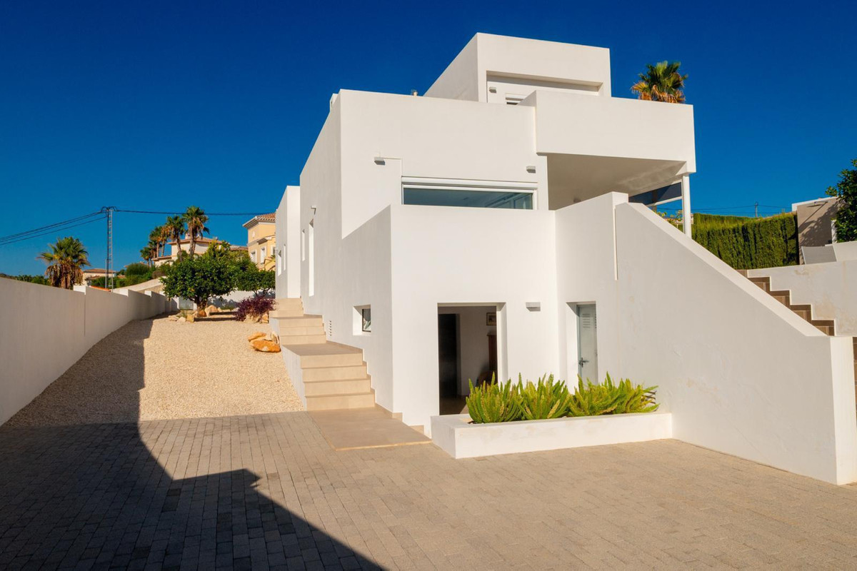 4 Bed Townhouse for sale in Calpe Costa Blanca, Alicante, Spain