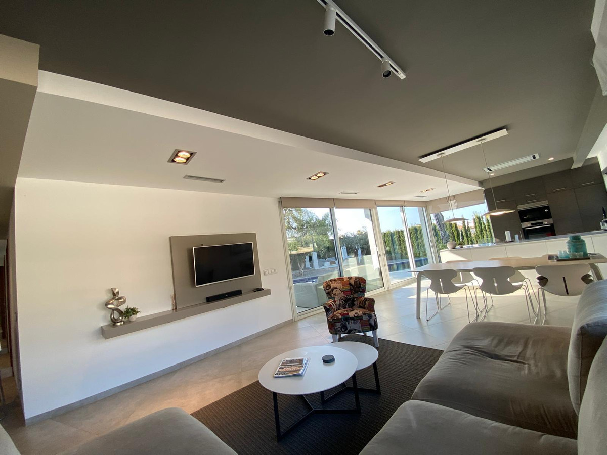 4 Bed Townhouse for sale in Calpe Costa Blanca, Alicante, Spain