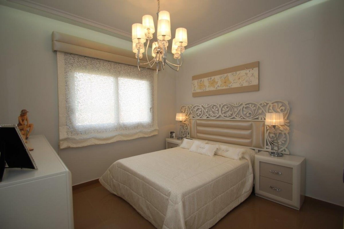 Se vende Villa - Chalet de 4 dormitorios en Costa Blanca, Alicante, España