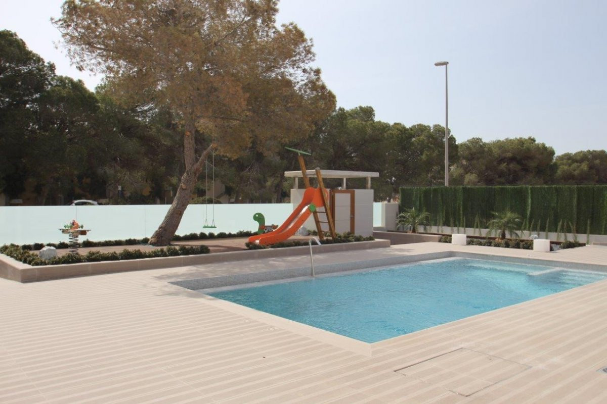 Se vende Villa - Chalet de 4 dormitorios en Costa Blanca, Alicante, España