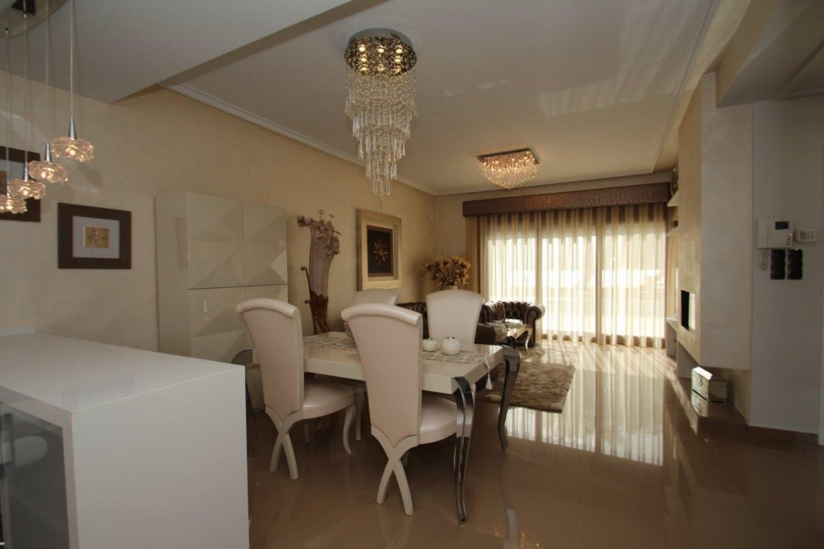 Se vende Villa - Chalet de 4 dormitorios en Costa Blanca, Alicante, España