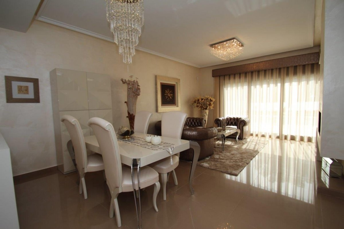 Se vende Villa - Chalet de 4 dormitorios en Costa Blanca, Alicante, España
