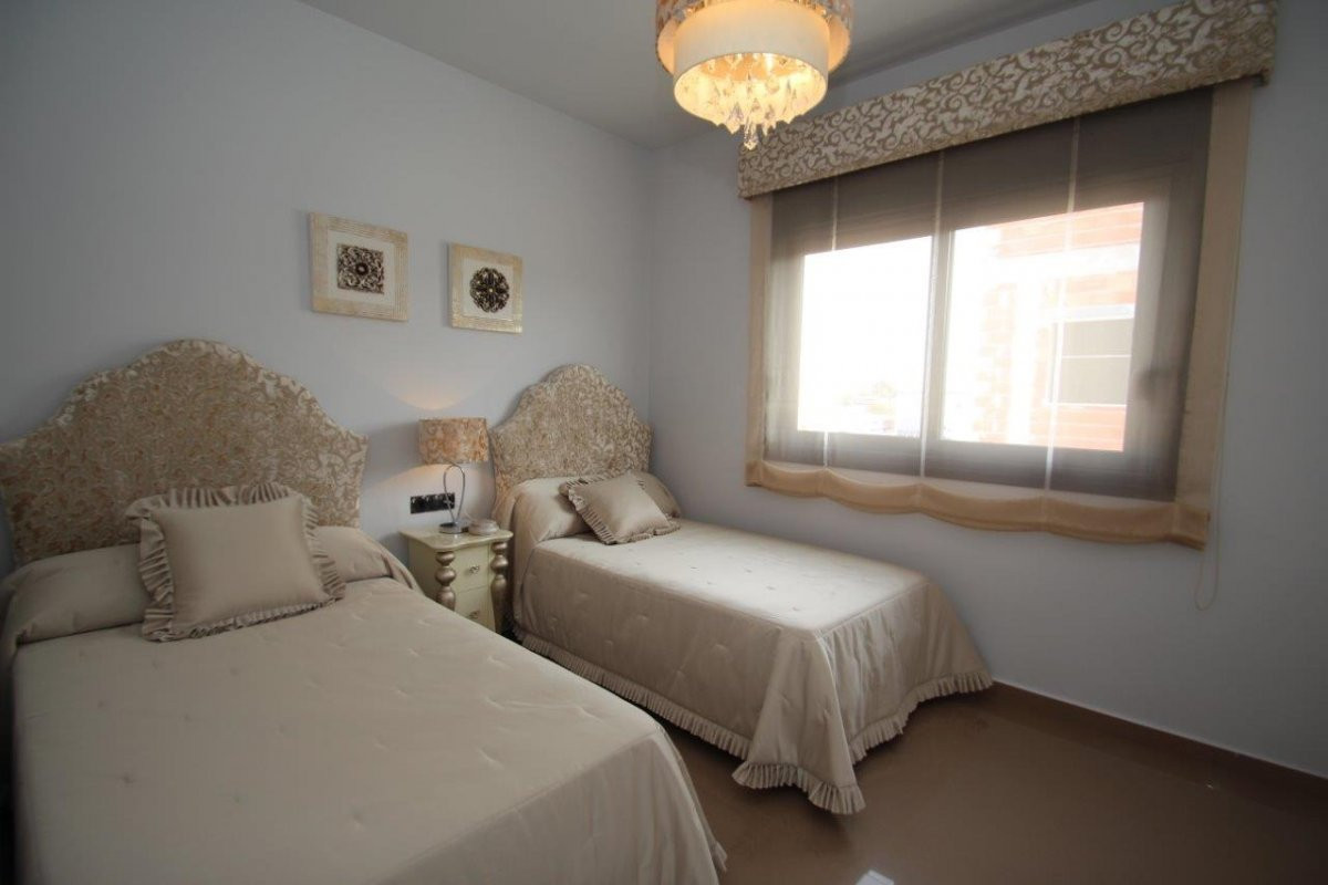 Se vende Villa - Chalet de 4 dormitorios en Costa Blanca, Alicante, España