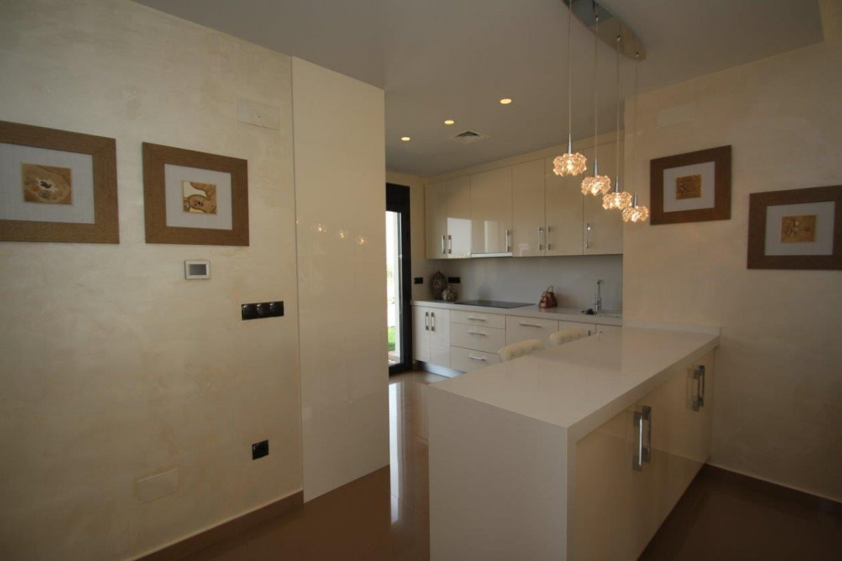 Se vende Villa - Chalet de 4 dormitorios en Costa Blanca, Alicante, España