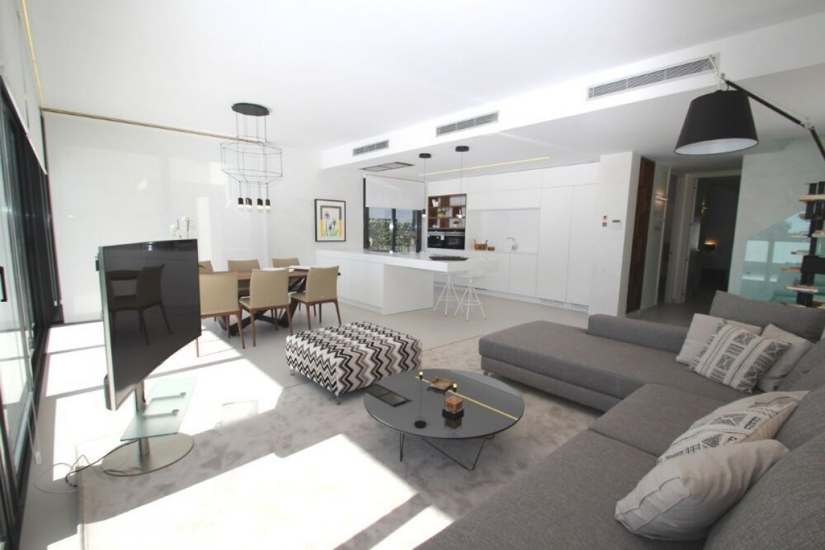 Se vende Villa - Chalet de 4 dormitorios en Costa Blanca, Alicante, España