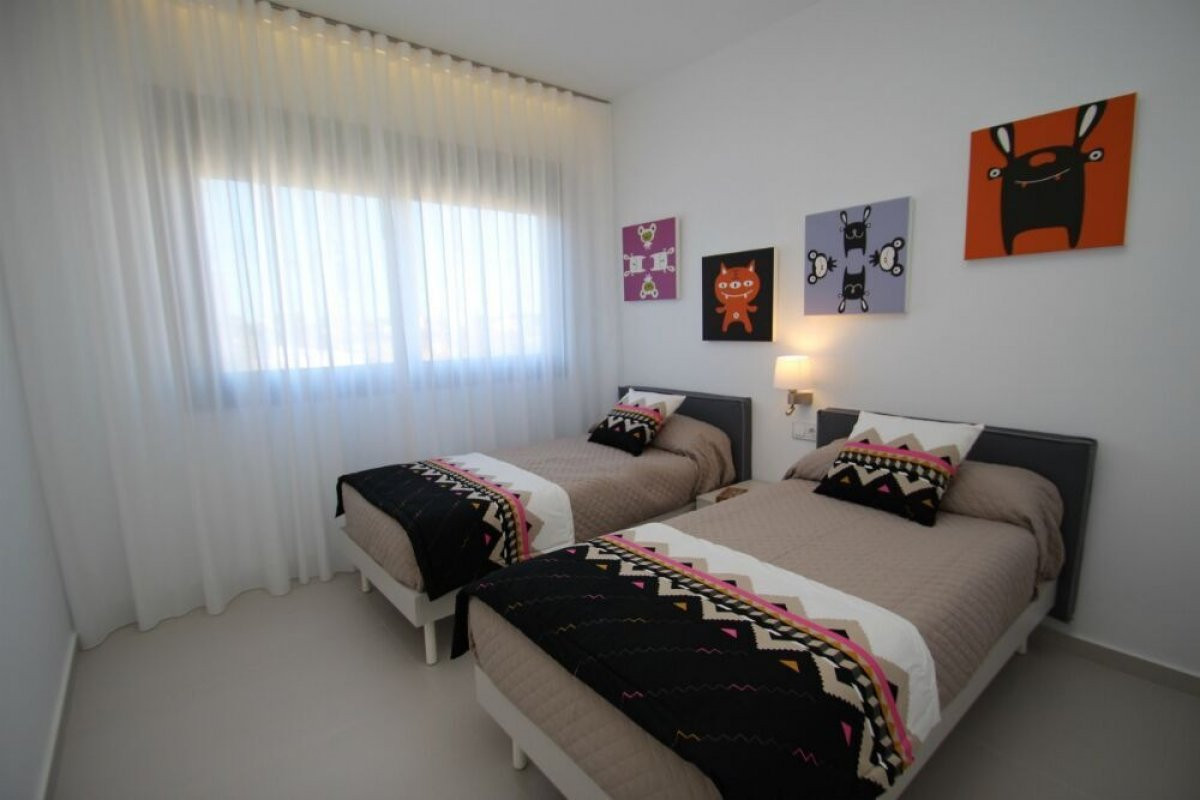Se vende Villa - Chalet de 4 dormitorios en Costa Blanca, Alicante, España