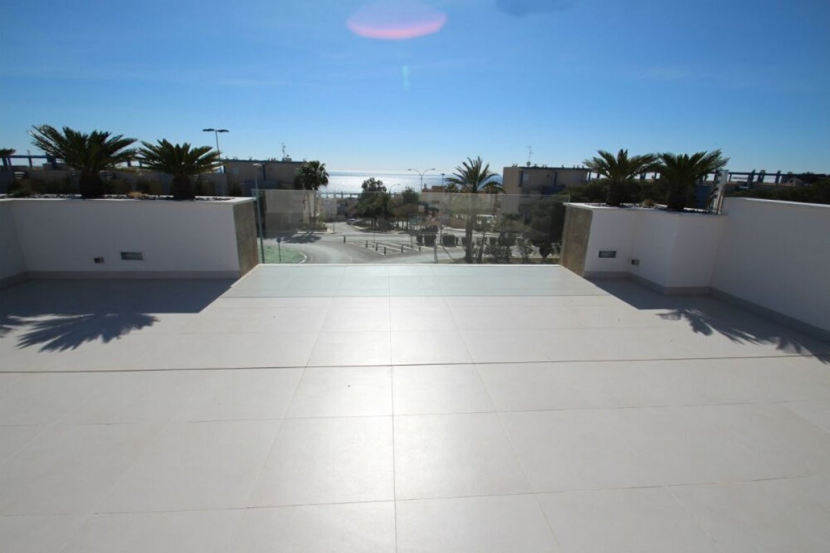 Se vende Villa - Chalet de 4 dormitorios en Costa Blanca, Alicante, España