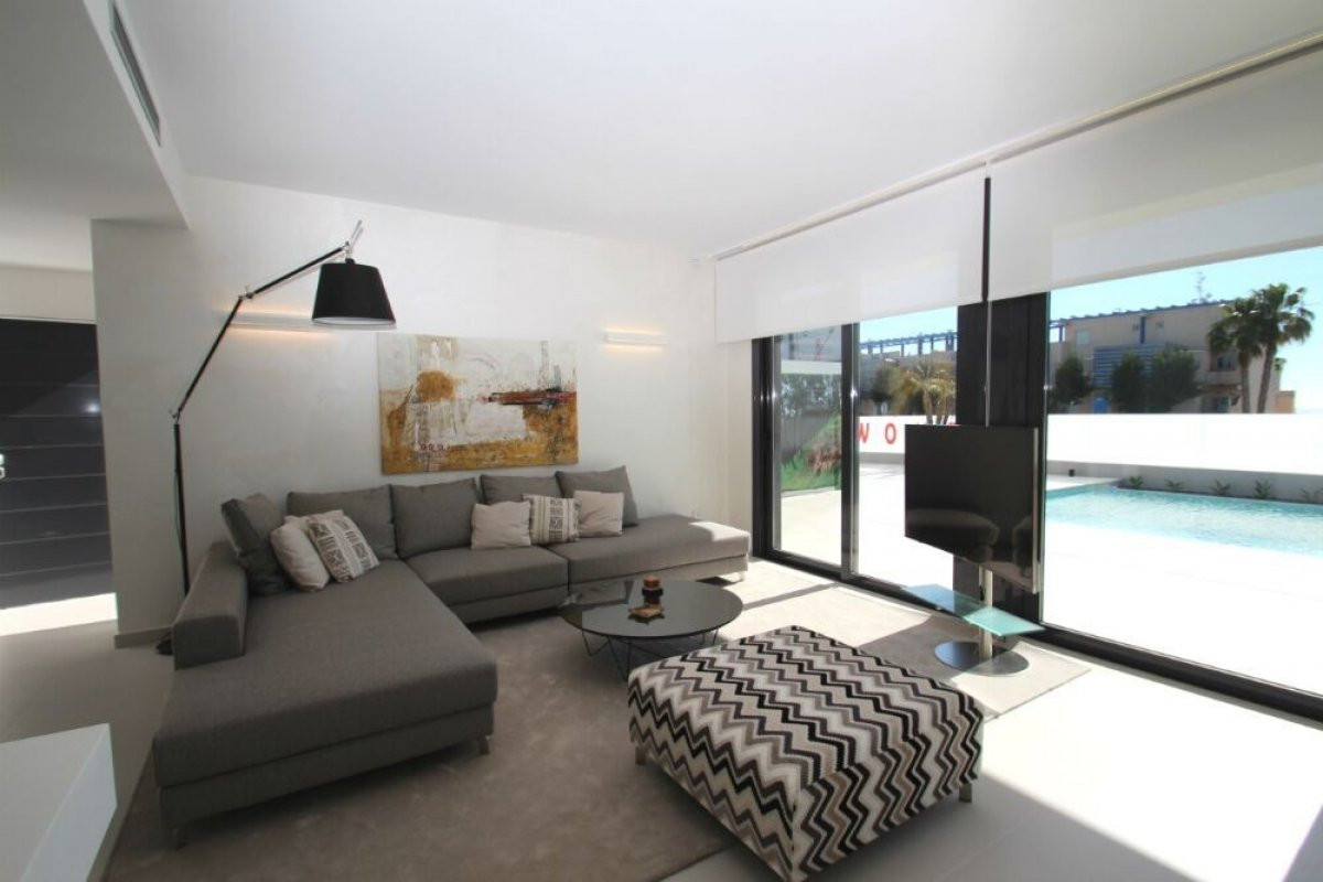 Se vende Villa - Chalet de 4 dormitorios en Costa Blanca, Alicante, España