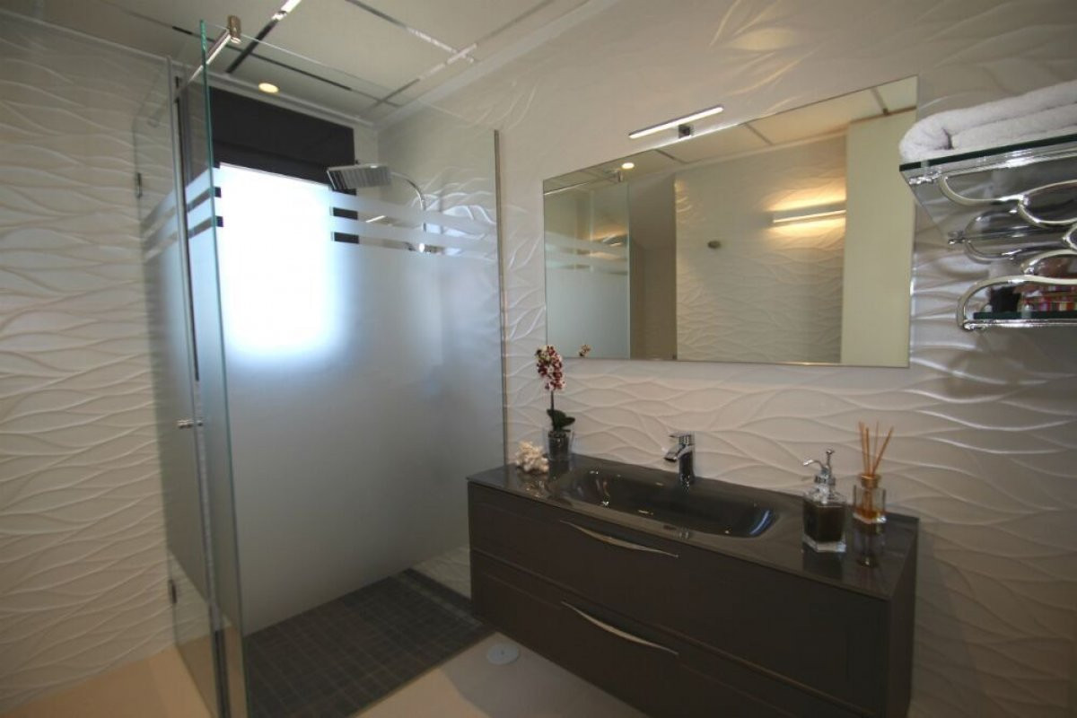 Se vende Villa - Chalet de 4 dormitorios en Costa Blanca, Alicante, España