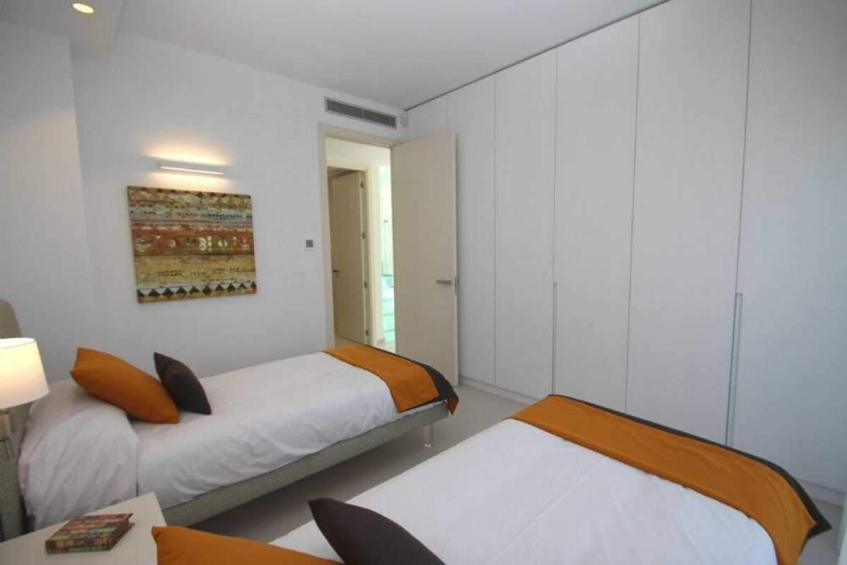 Se vende Villa - Chalet de 4 dormitorios en Costa Blanca, Alicante, España