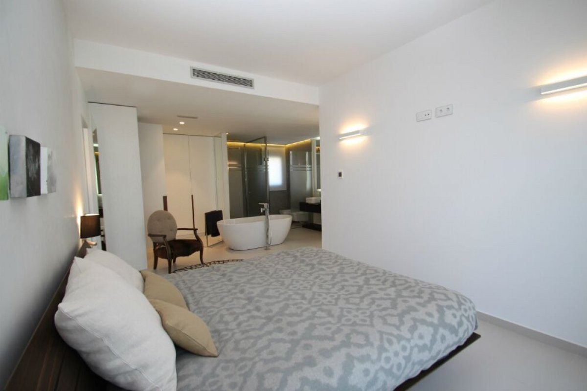 Se vende Villa - Chalet de 4 dormitorios en Costa Blanca, Alicante, España