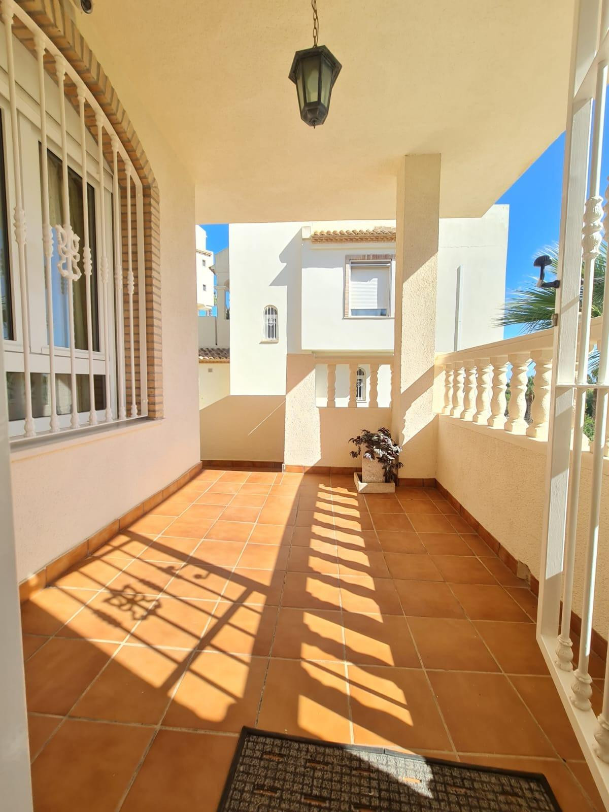 Se vende Villa - Chalet de 3 dormitorios en Costa Blanca, Alicante, España