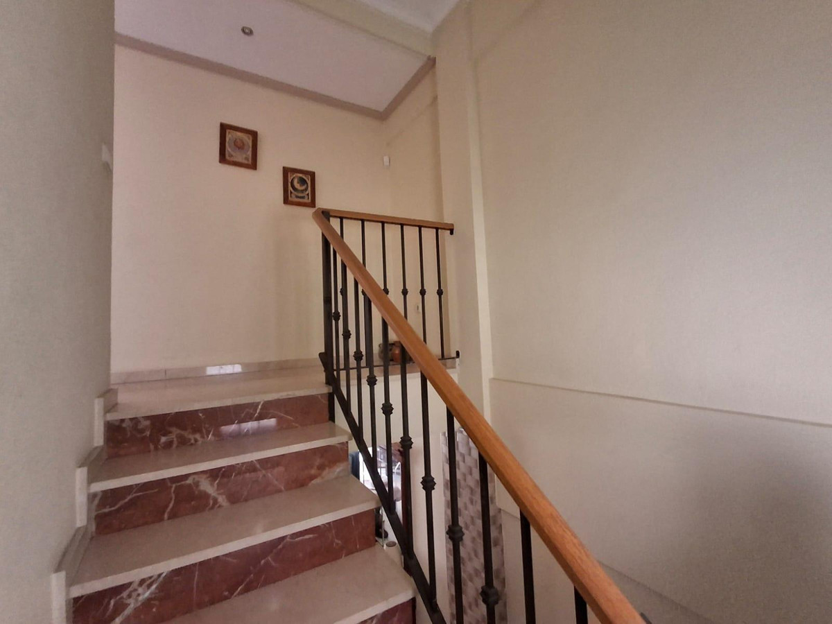 5 Bed Townhouse for sale in La Nucia Costa Blanca, Alicante, Spain