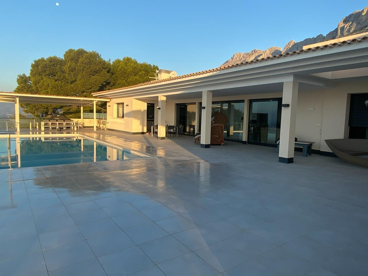 5 Bed Townhouse for sale in Altea Costa Blanca, Alicante, Spain