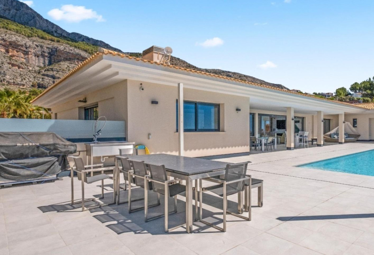5 Bed Townhouse for sale in Altea Costa Blanca, Alicante, Spain